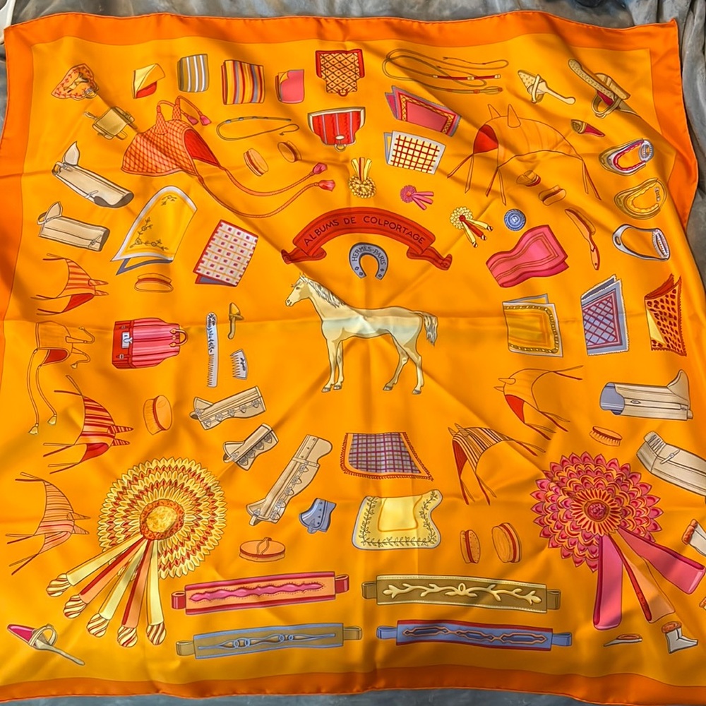 RARE vintage Hermes Albums Dr Colportage silk scarf never worn